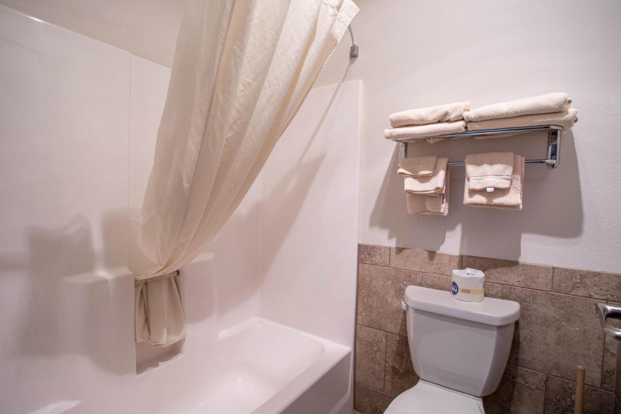 North Park Inn & Suites Walden Экстерьер фото